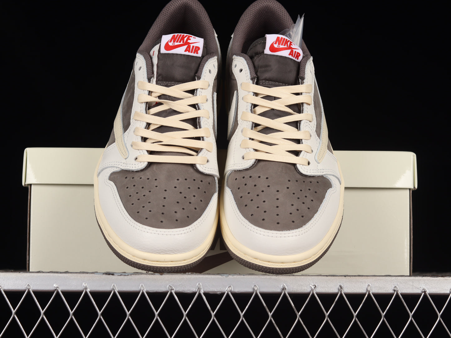 Jordan x Travis Scott "Reverse Mocha"
