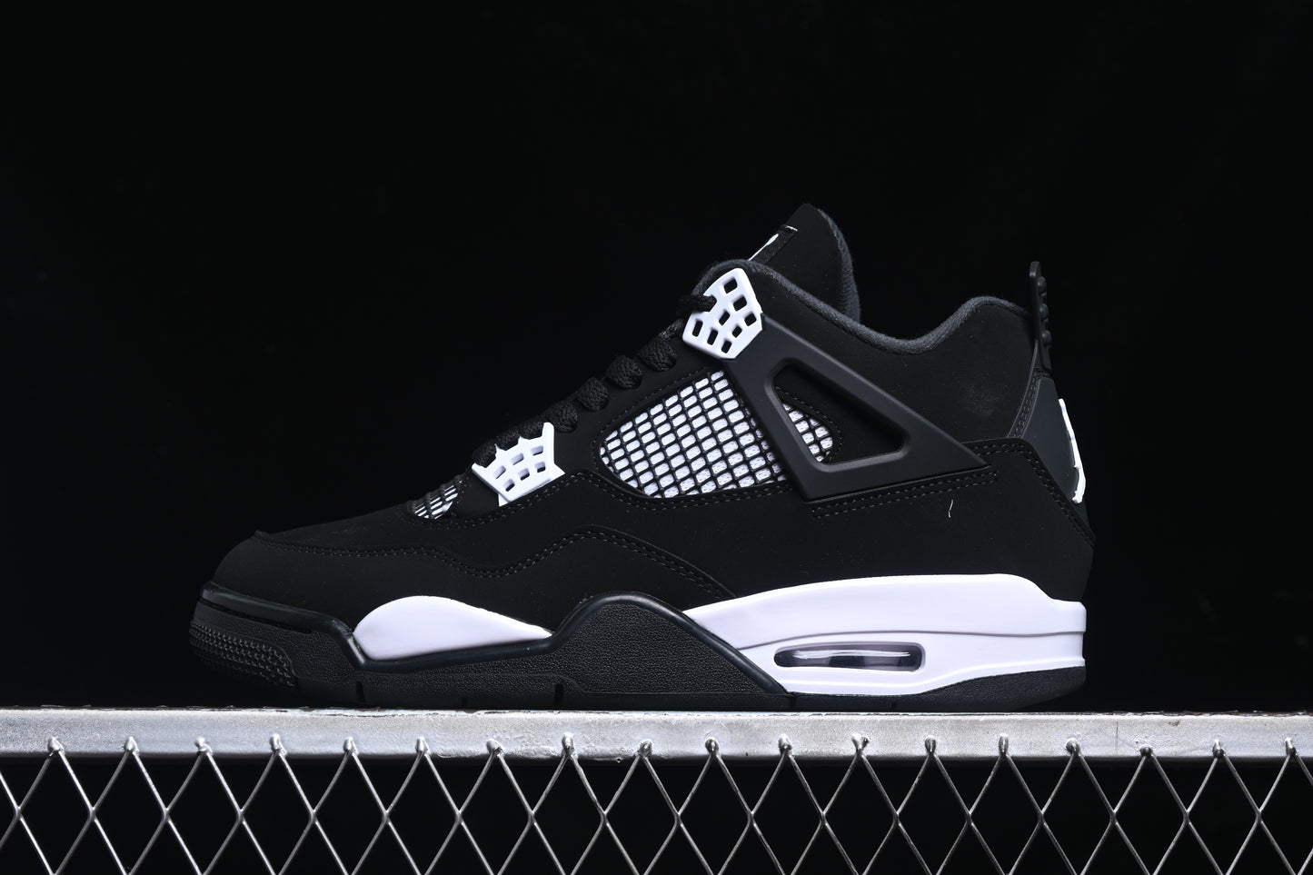 Air Jordan 4 "White Thunder"