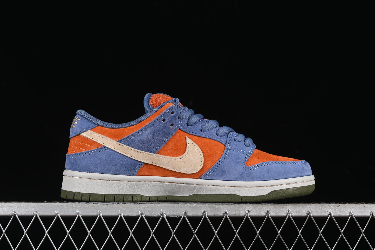 Nike SB Dunk Low Pro "Monarch"