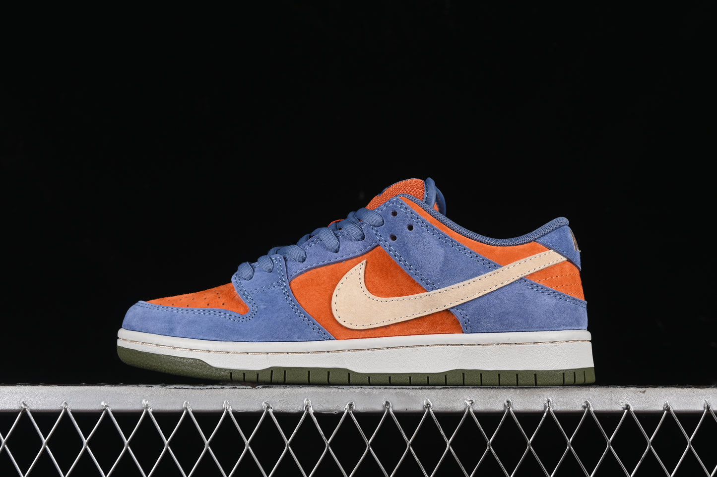 Nike SB Dunk Low Pro "Monarch"