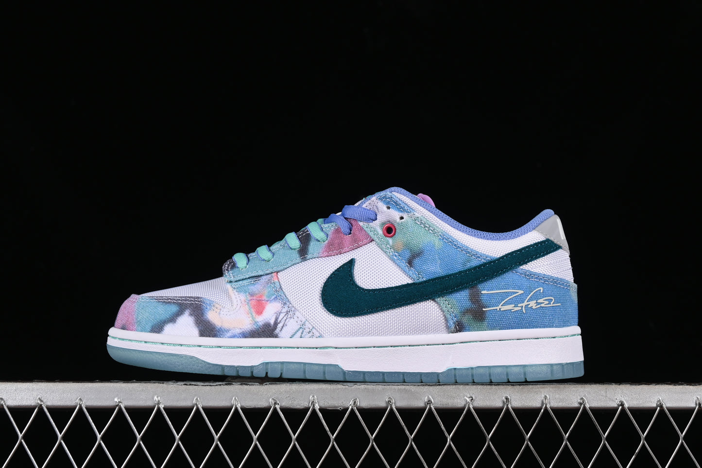Nike SB Dunk Low Futura Laboratories