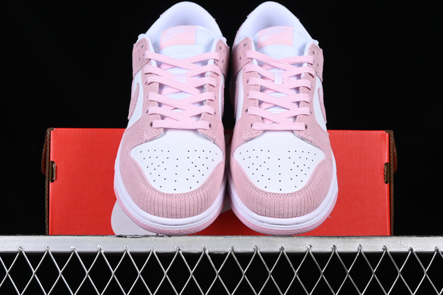 Nike Dunk "Light Pink Corduroy"