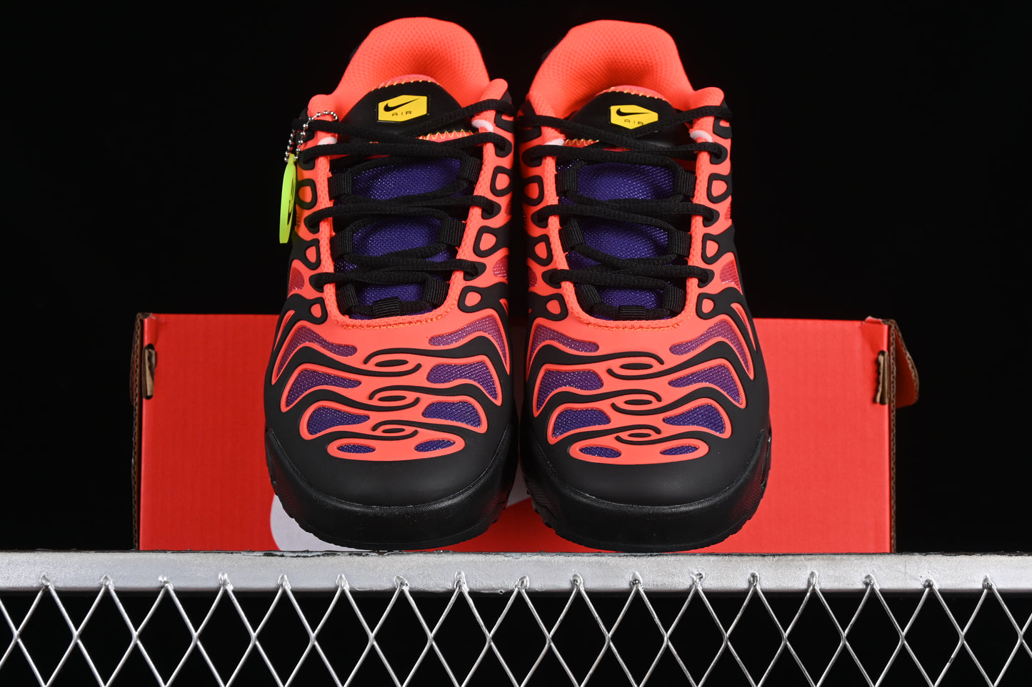 Nike Air Max Plus Drift Black Brightcrimson