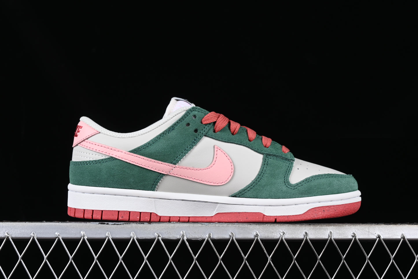 Nike Dunk SE All Petals United