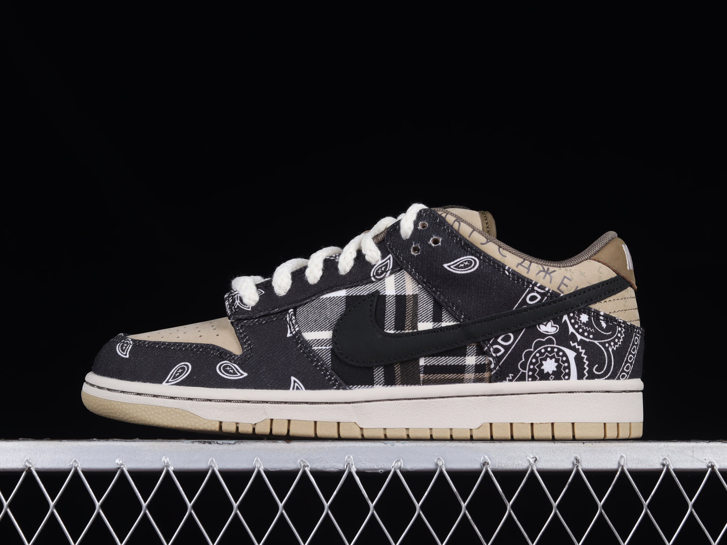 Nike SB Dunk Low Pro x Travis Scott