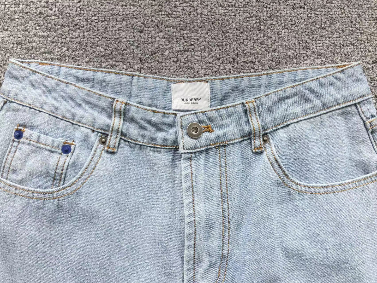 Burberry Baggy Jeans