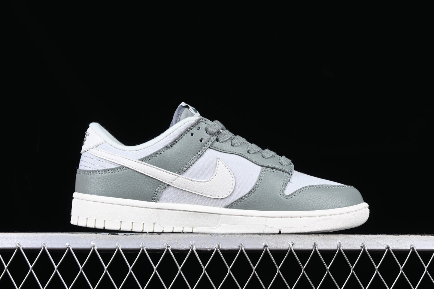 Nike Dunk "Mica Green"