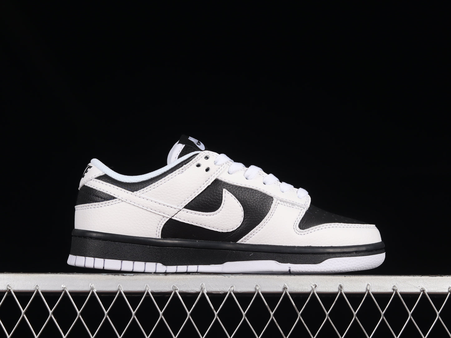 Nike Dunk "Reverse Panda"