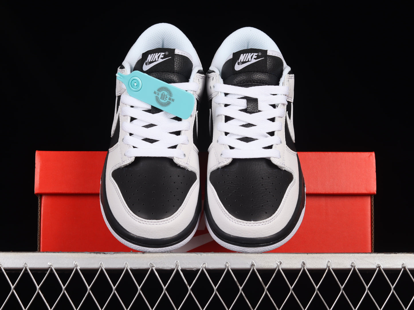 Nike Dunk "Reverse Panda"