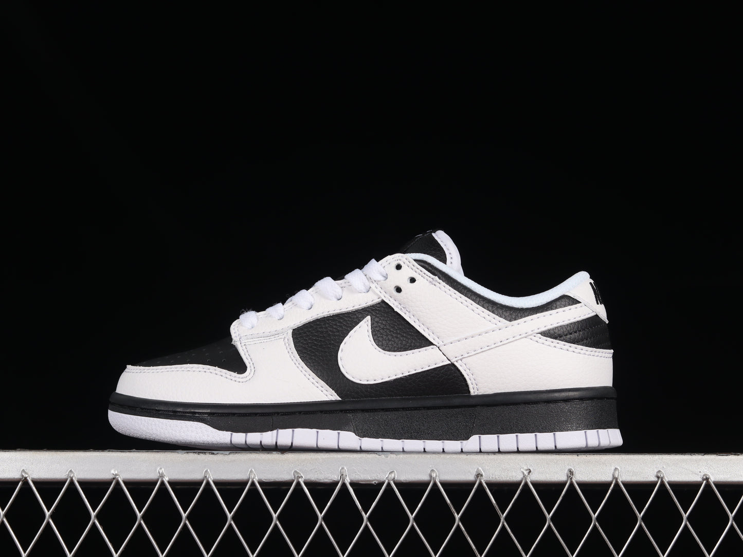 Nike Dunk "Reverse Panda"