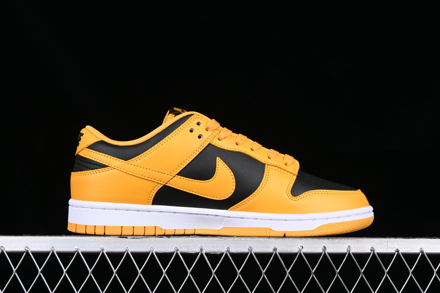 Nike Dunk "Goldenrod"