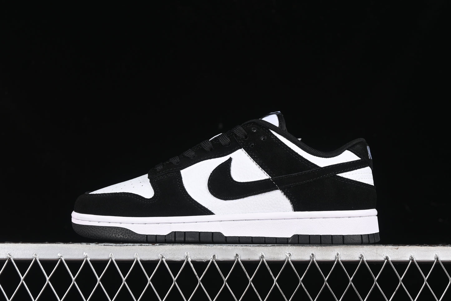 Nike Dunk Panda "Velvet"