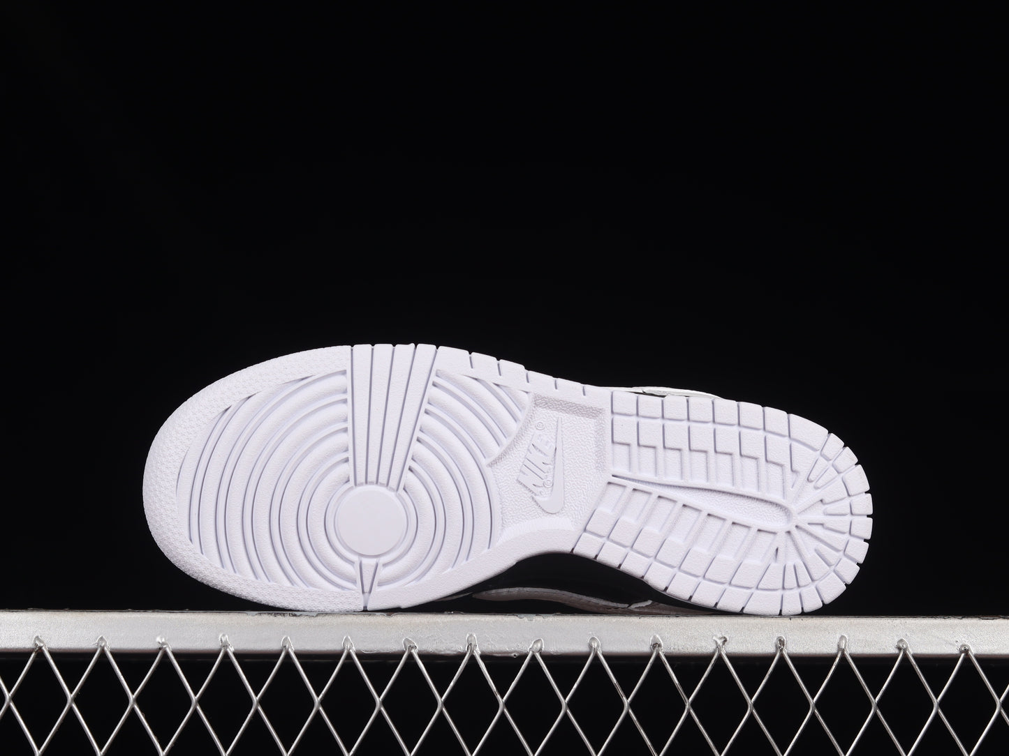 Nike Dunk "Reverse Panda"