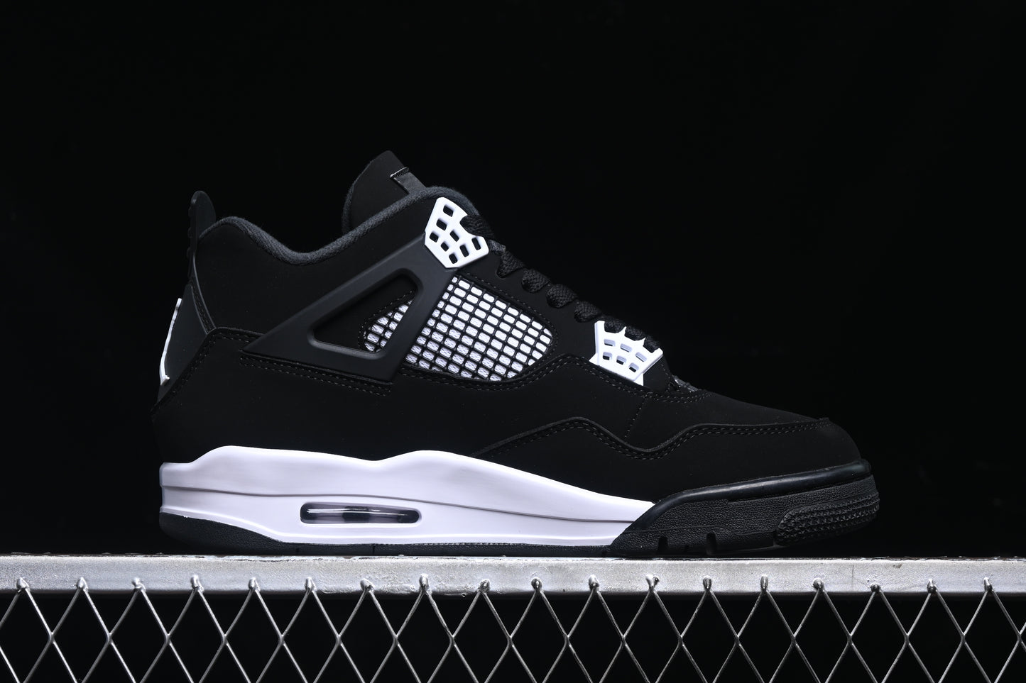 Air Jordan 4 "White Thunder"