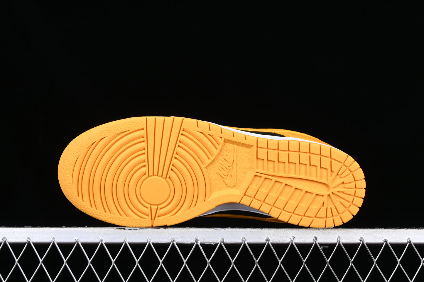 Nike Dunk "Goldenrod"