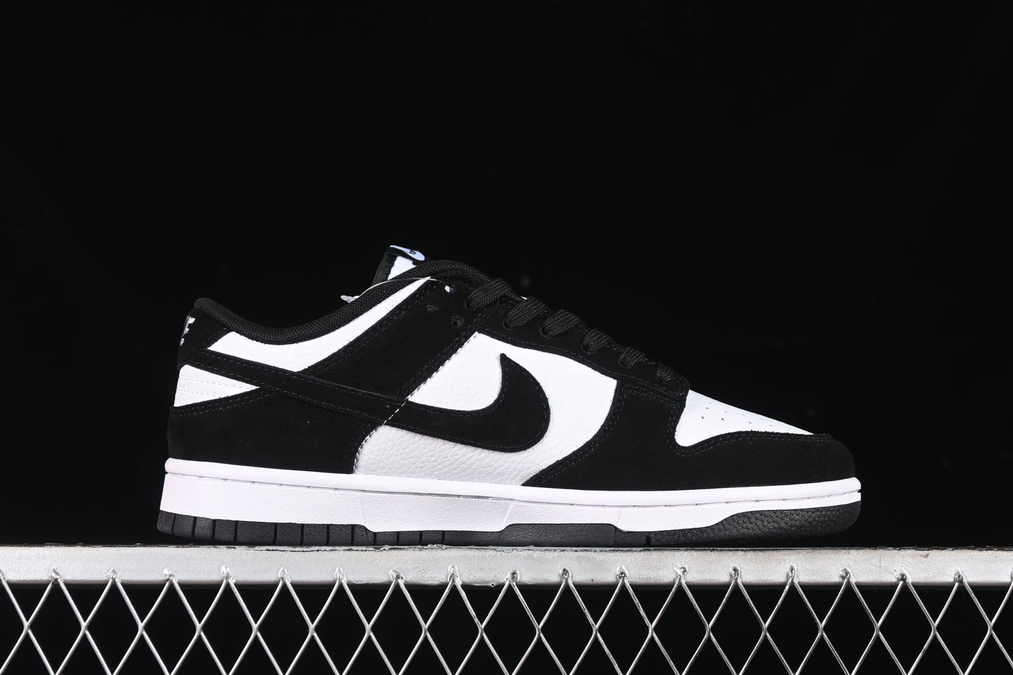 Nike Dunk Panda "Velvet"