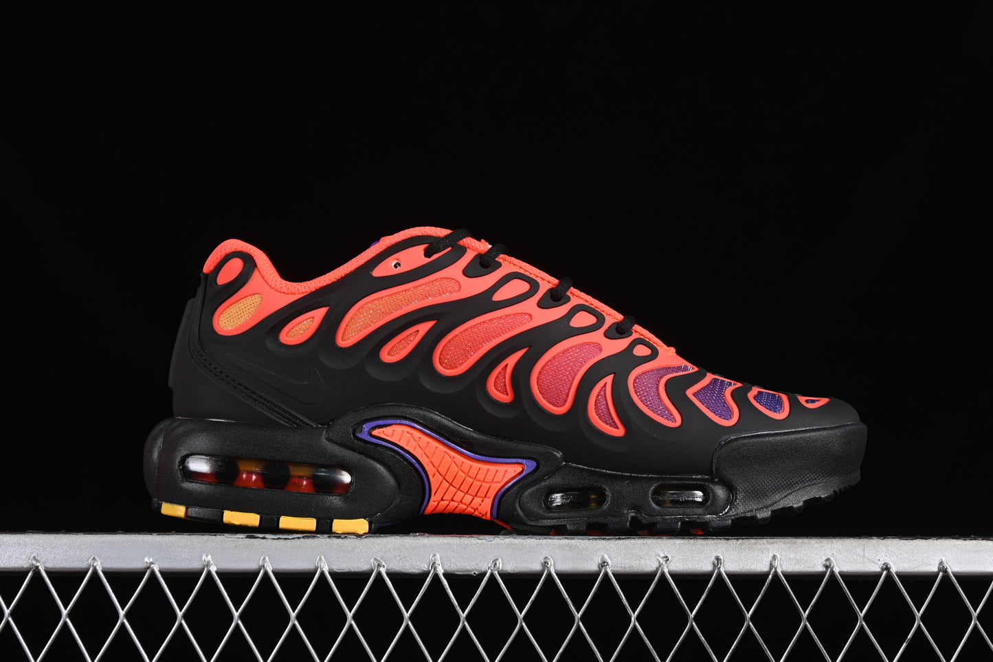 Nike Air Max Plus Drift Black Brightcrimson