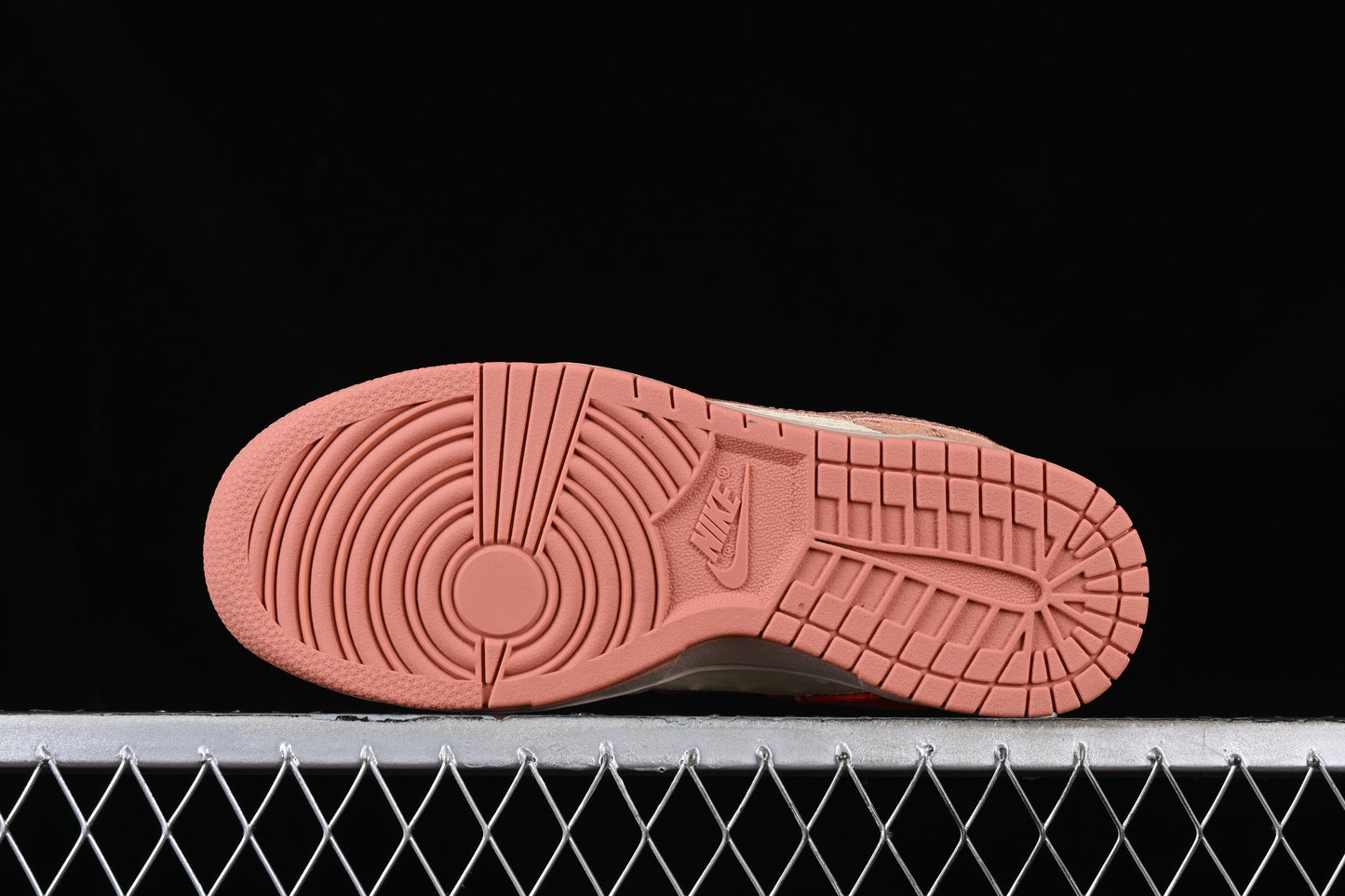 Nike SB DUNK Low Pro The CLOT
