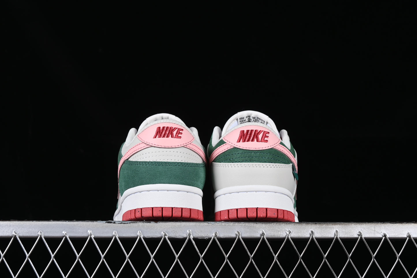 Nike Dunk SE All Petals United