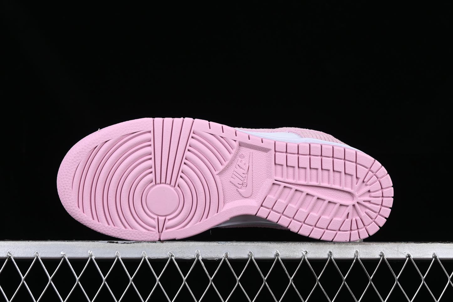 Nike Dunk "Light Pink Corduroy"