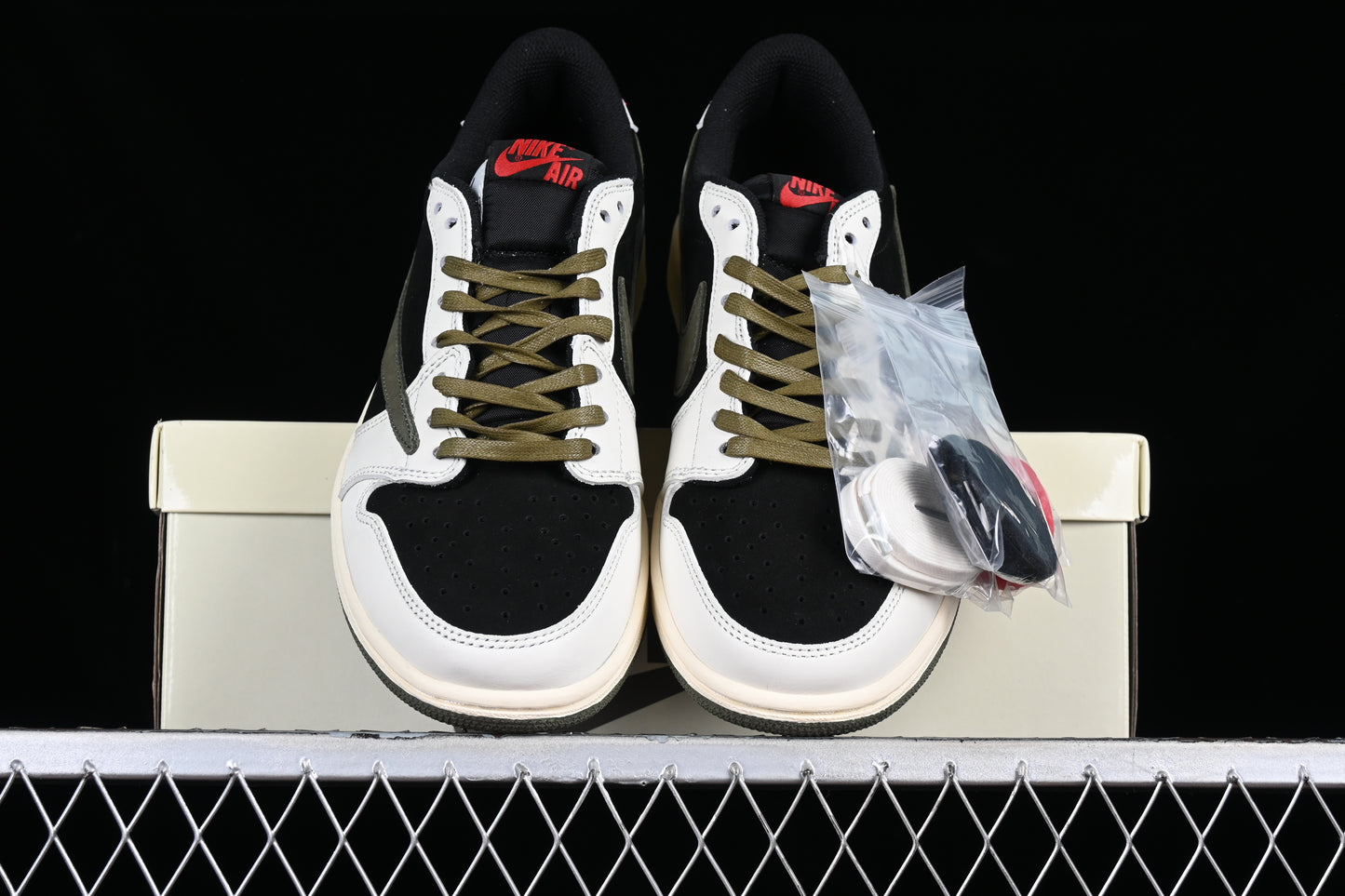 Jordan x Travis Scott "Olive"
