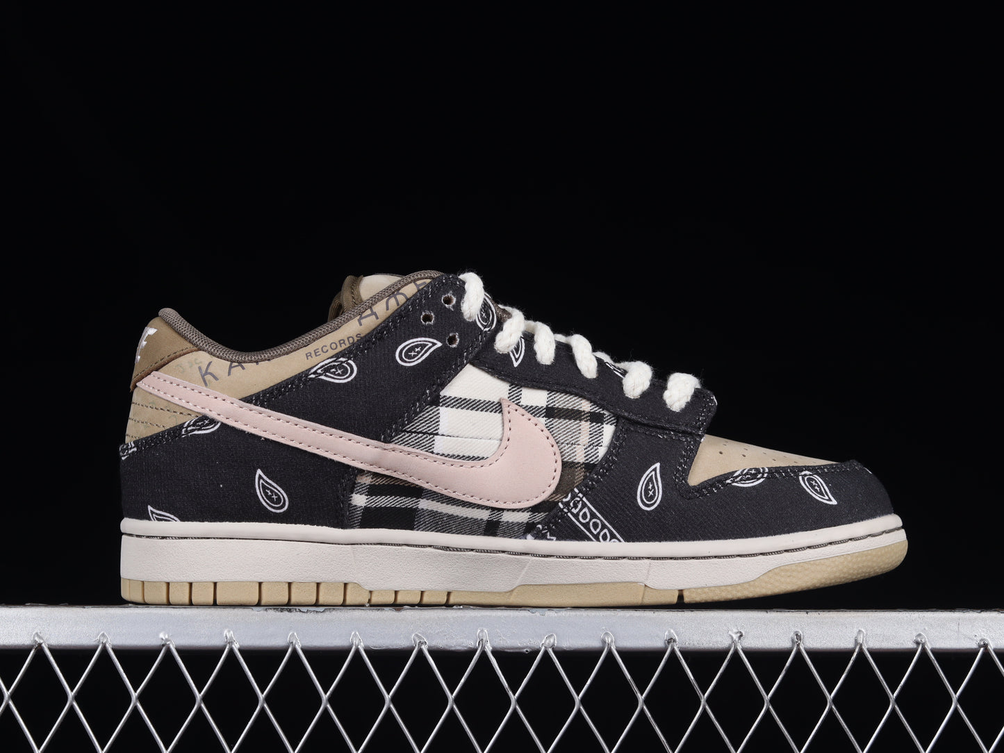 Nike SB Dunk Low Pro x Travis Scott