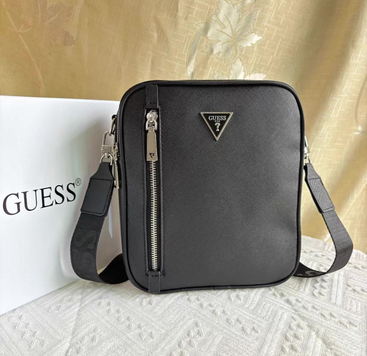 Guess Bag (+cores)