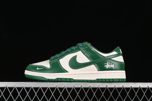 Nike Dunk x Stussy