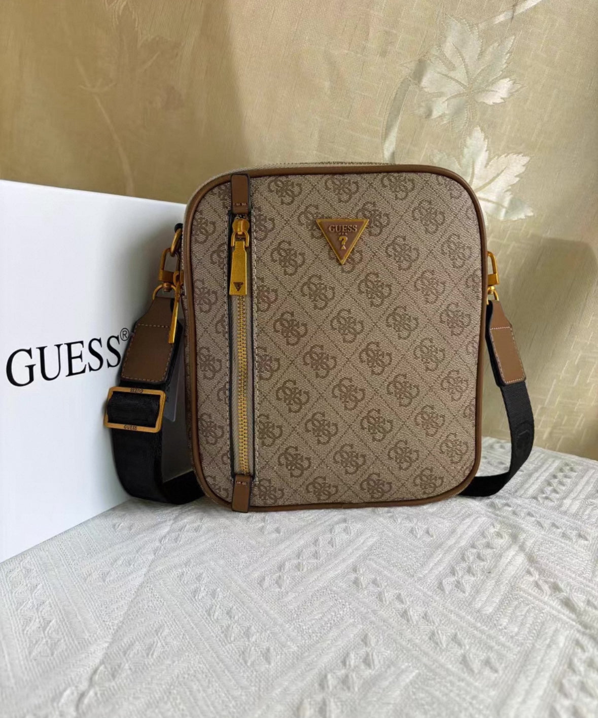 Guess Bag (+cores)