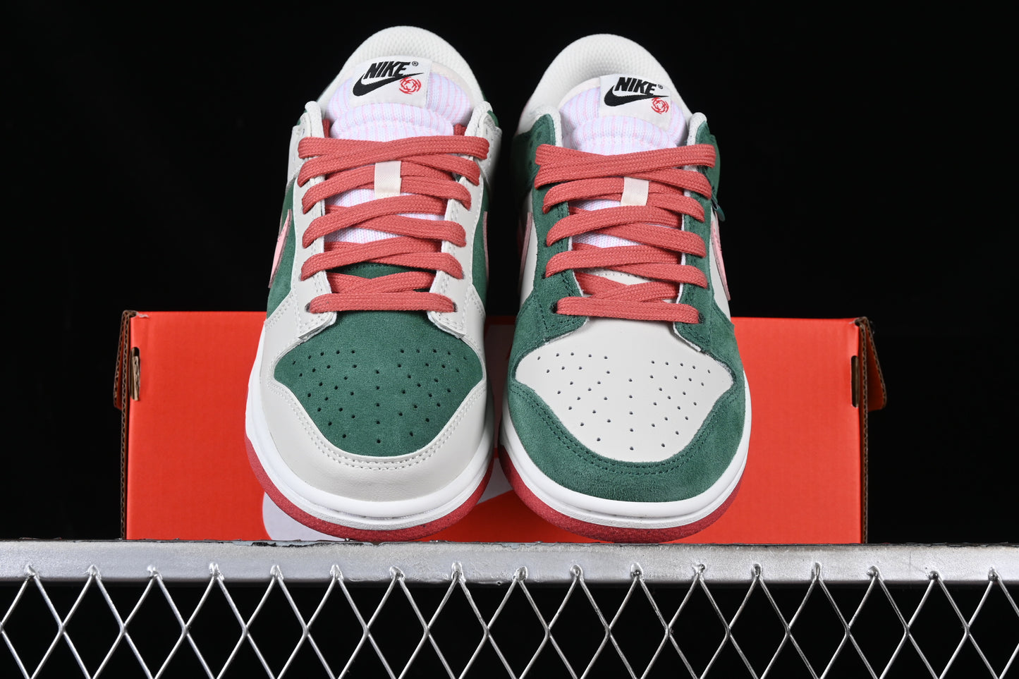 Nike Dunk SE All Petals United
