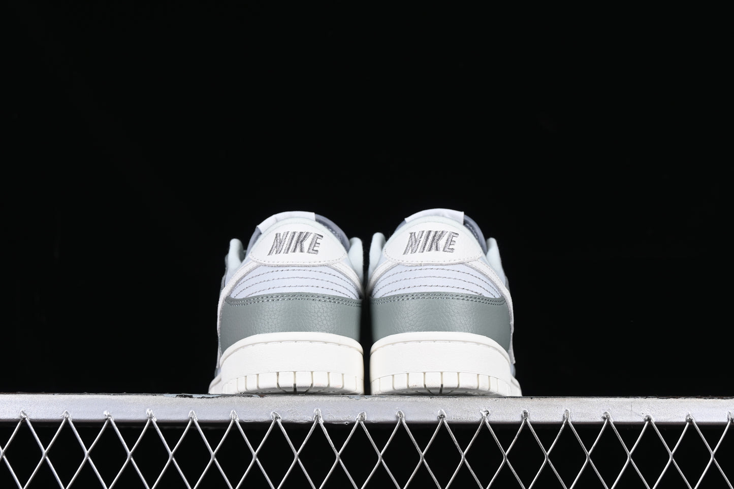 Nike Dunk "Mica Green"